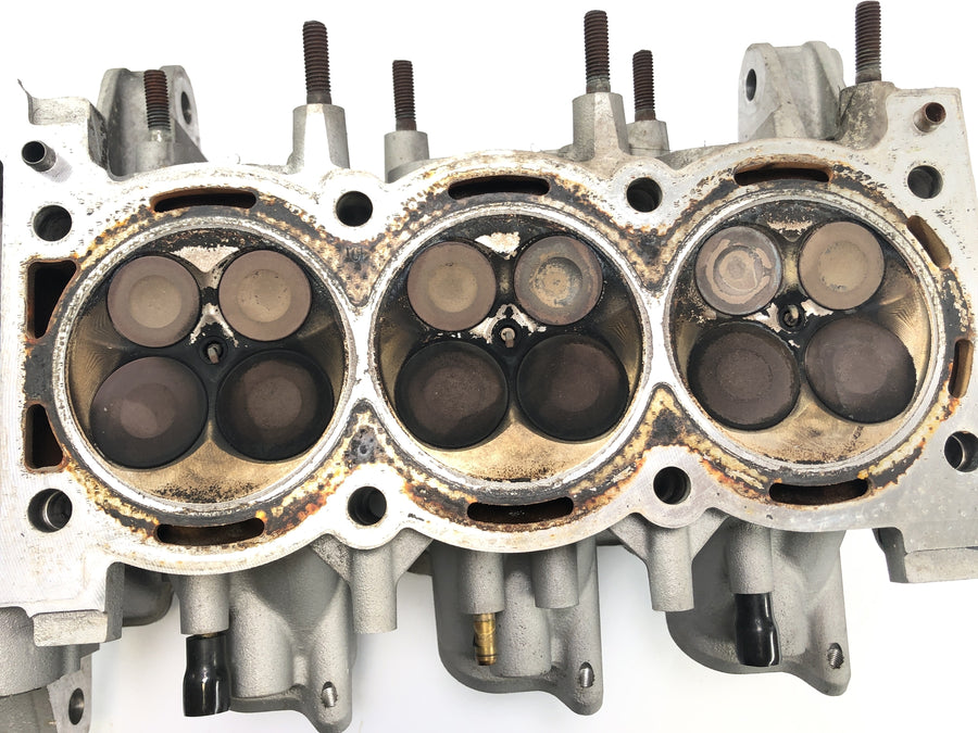 Triumph Daytona 955i T595N [2003] - cylinder head valve head motor block head