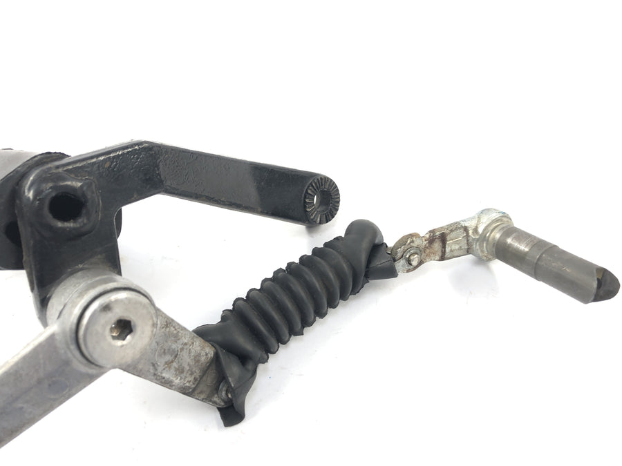 BMW R 100 RT 247 [1981] - driver's footrests on the left and right with switching pedal and linkage