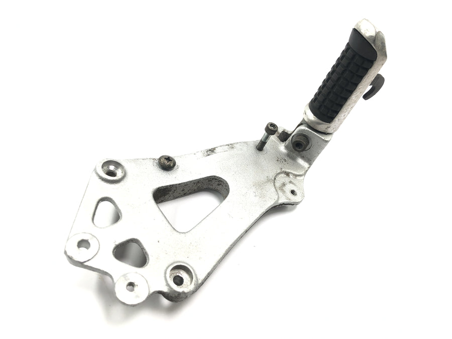 Suzuki GSX R 1100 GU74C [1987] - Pillion footrest with bracket on the left