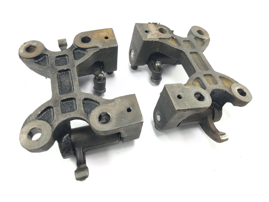Moto Guzzi V7 Special [1971] - rocker arm bracket rocker arm shaft valve train carrier