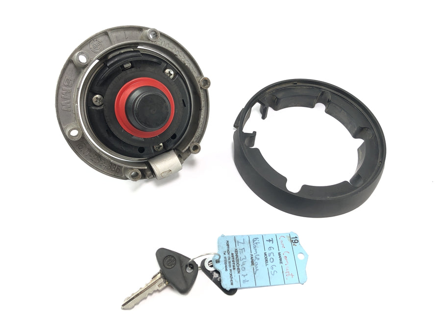 BMW F 650 GS R13 [2002] - locksmith with fork bridge at the top tank lock ignition lock
