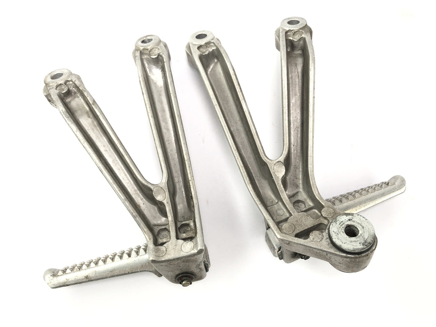 Honda CBR 900 RR SC28 [1994] - Pedia's footrest footrest holder left and right footrest shots