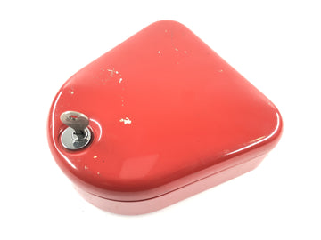 Moto Guzzi V7 Special [1971] - side cover tool compartment lid lockable with key