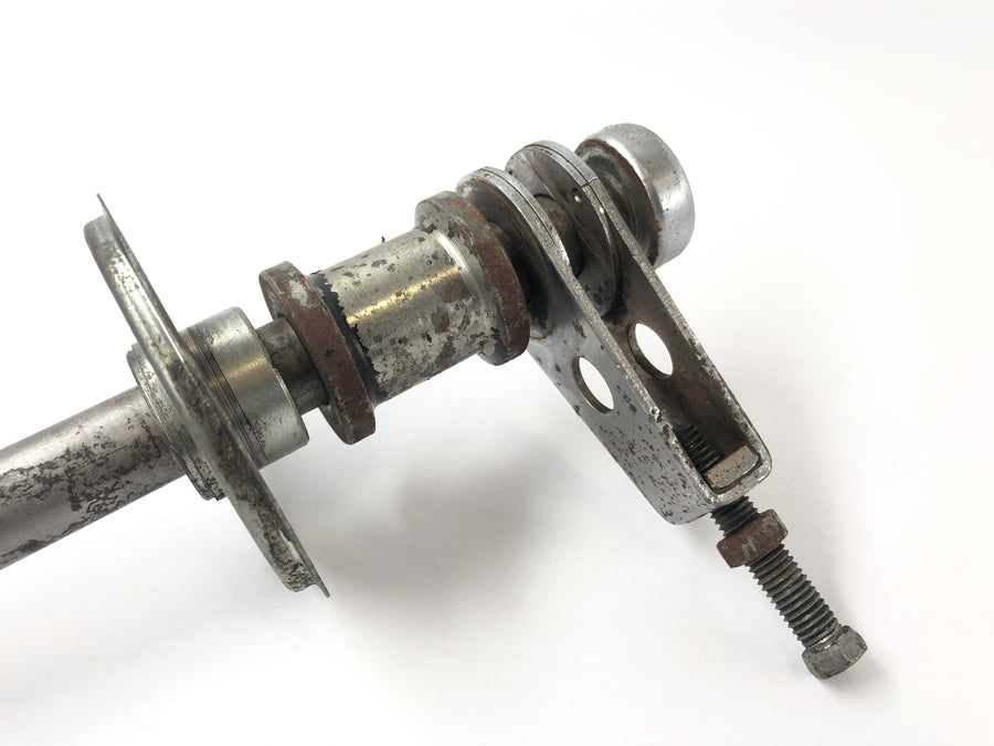 Yamaha XS 400 2A2 [1982] - Rear axle with tensioner