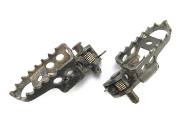 Yamaha DT 125 DE06 [2005] - Rider footrests left and right - 0