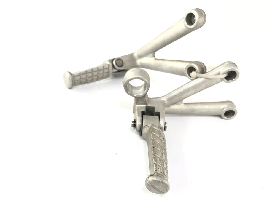 Triumph Daytona 955i T595 [1999] - Passenger footrests left and right with holder