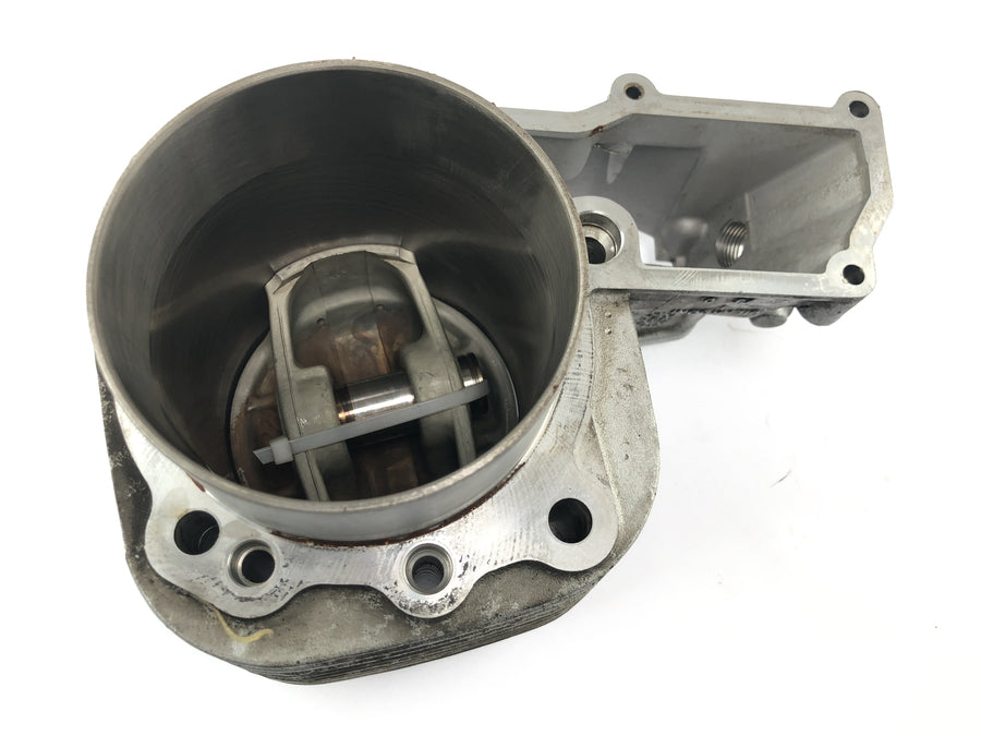 BMW R 1150 RS R22 [2003] - cylinder with piston on the right