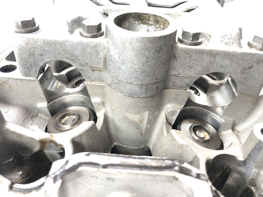 Triumph Daytona 955i T595N [2003] - cylinder head valve head motor block head