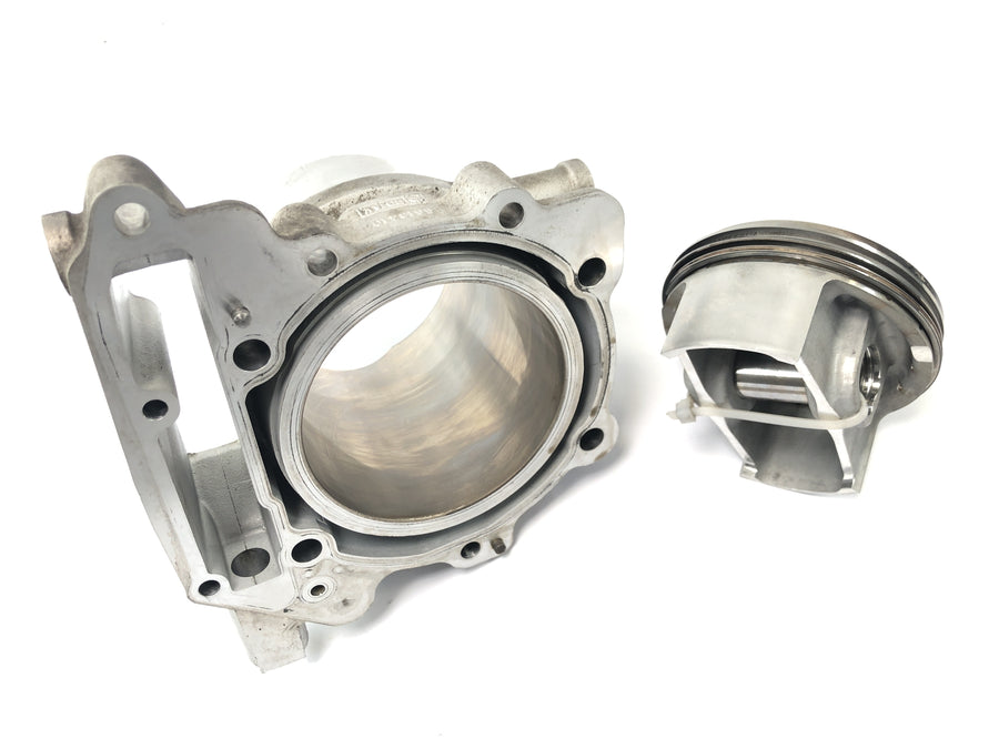 Aprilia RSV 1000 RP Mille [2001] - cylinder with piston at the front