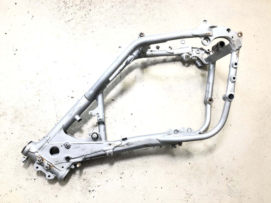 KTM 640 Adventure LC4 [2001] - frame with papers