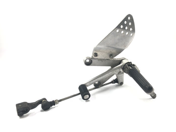 Honda CBR 900 RR Fireblade SC33 [2000] - Front left footrest Driver's footrest with gear lever and linkage