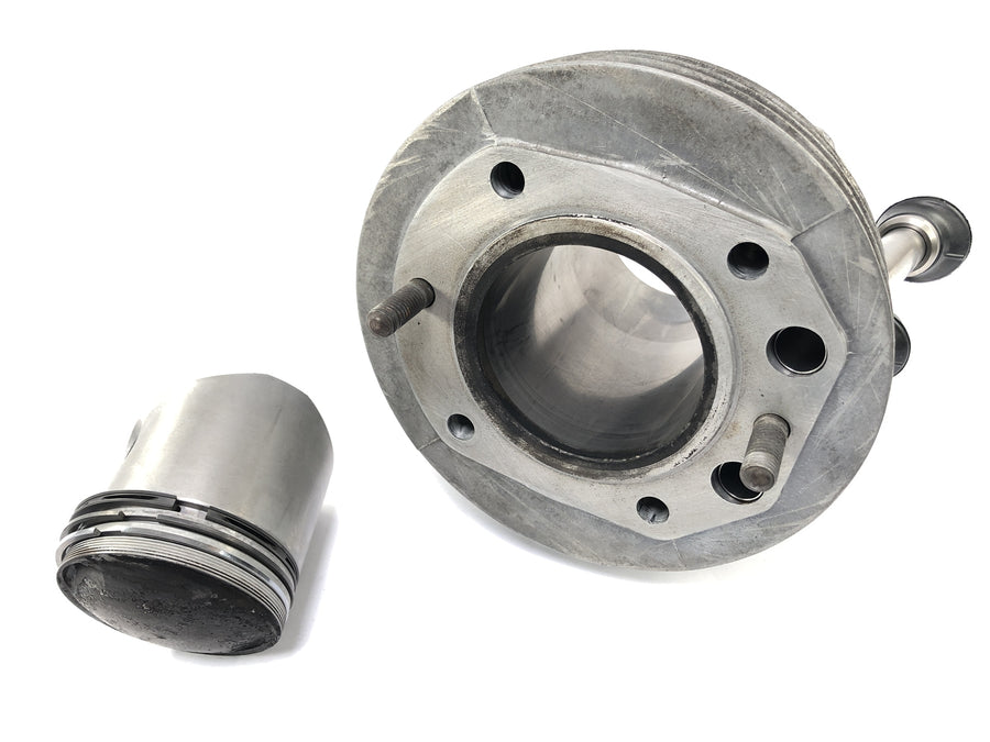 BMW R 60/5 [1973] - Cylinder with piston on the left