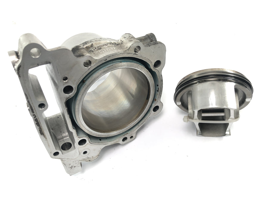 Aprilia RSV 1000 R [2004] - cylinder with piston at the front