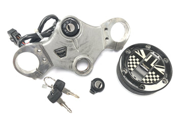 Triumph Sprint ST 1050 [2005] - lock set with fork bridge at the top tank lock