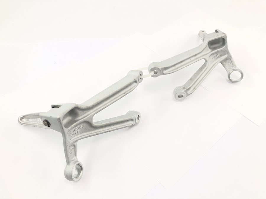 Aprilia RSV 1000 R [2004] - Passenger footrests with rear footrest system holder left and right