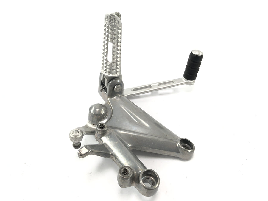 Triumph Street Triple R 675 D67LD [2010] - footrest system driver on the left with switching pedal