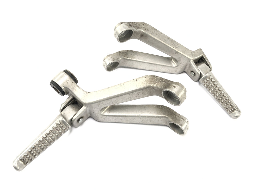 Honda CBR 900 RR SC28 [1994] - Pedia's footrest footrest holder left and right footrest shots