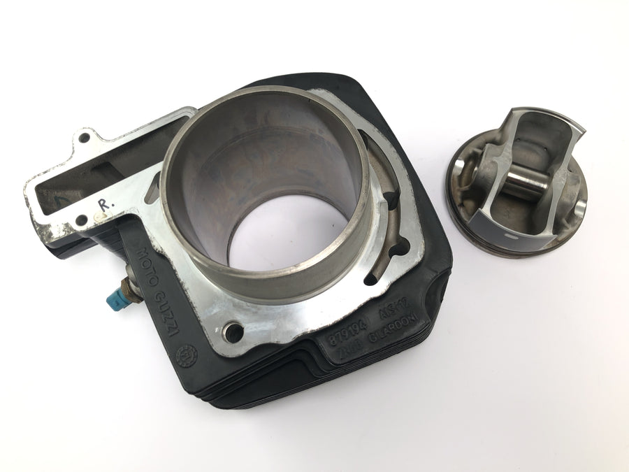 Moto Guzzi Stelvio 1200 8V [2016] - cylinder with piston on the right