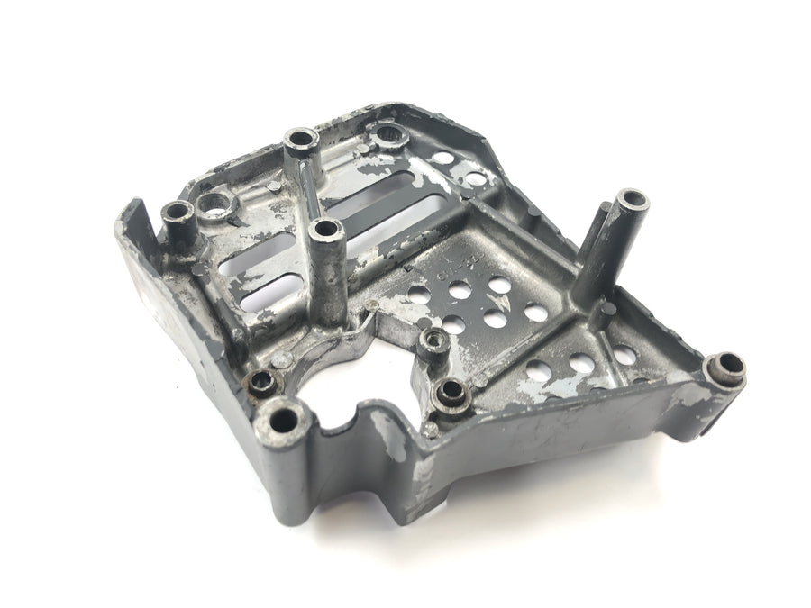 Suzuki GSX R 1100 GU74C [1987] - sprocket cover, engine cover, clutch holder