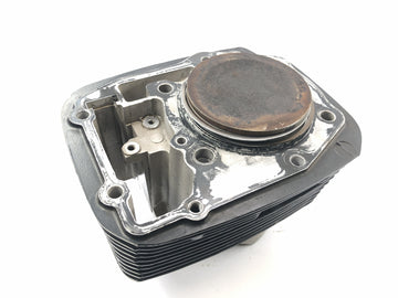 Suzuki Intruder VL 1500 AL [2000] - cylinder with piston at the front