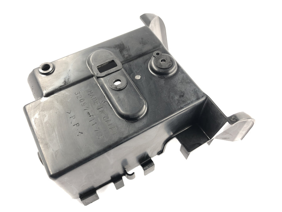 Kawasaki VN 1600 Mean Streak VNT60B [2005] - Battery compartment