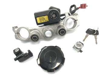 Honda XRV 750 Africa Twin RD04 [1990] - top triple clamp with ignition lock tank cap