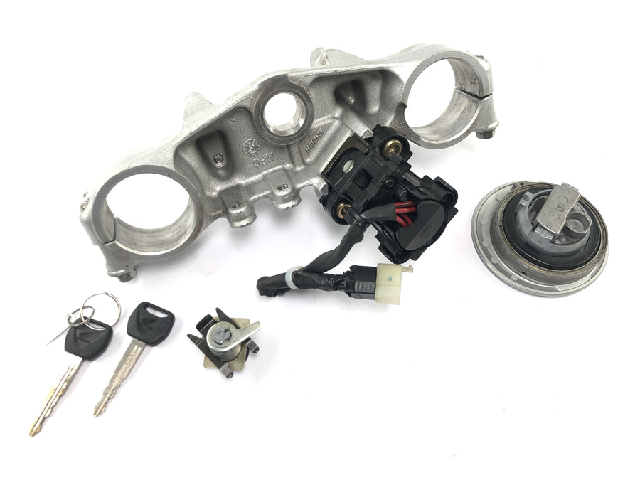 Honda FMX 650 RD12 [2006] - Lock set, ignition lock, tank cap, fork bridge at the top