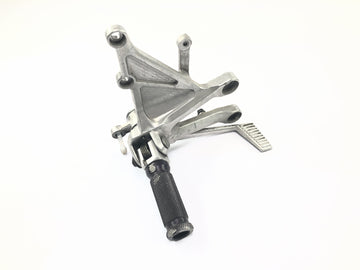 Honda CBR 1000 RR SC57 [2006] - Driver's footrest on the right with brake pedal footrest system