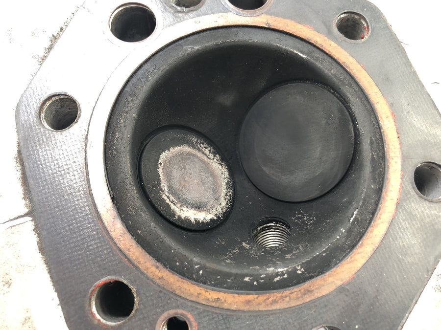 Moto Guzzi V7 Special [1971] - Cylinder head right