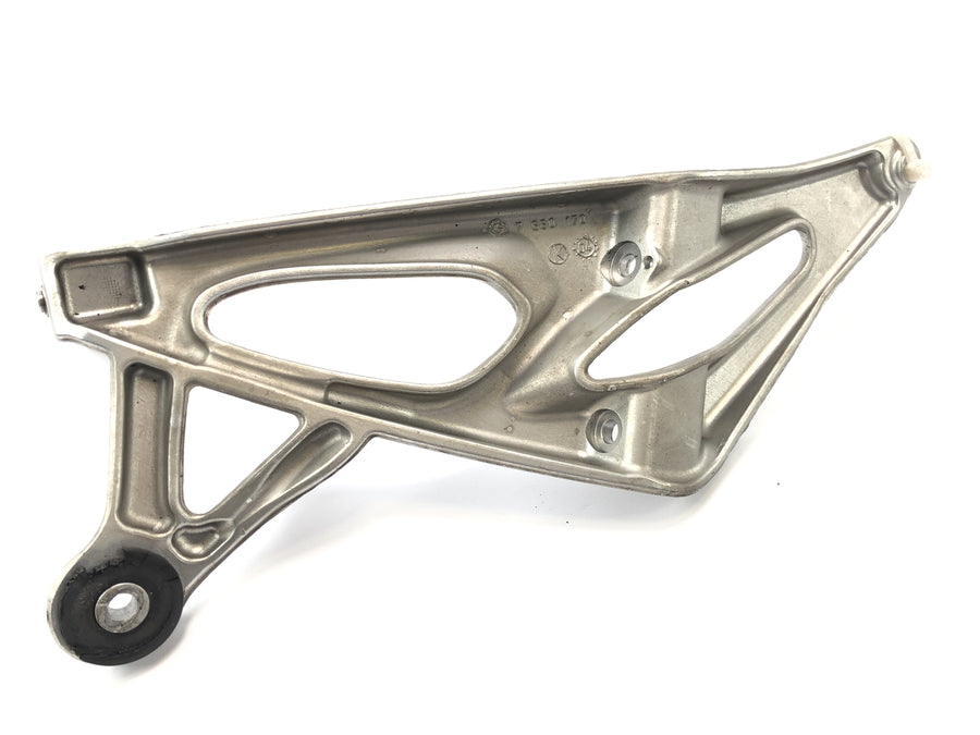 BMW K 1200 S K12S [2004] - Passenger footrest on the right with footrest plate