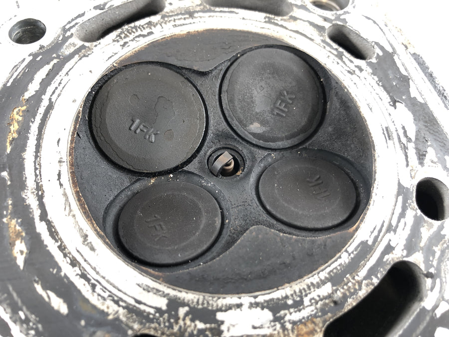 Yamaha V Max 1200 2we [1996] - cylinder head at the back