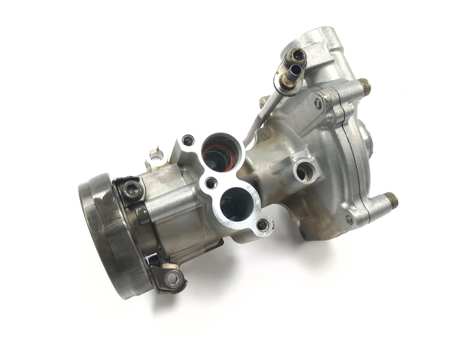 Yamaha YZF R1 RN04 [2001] - Water pump coolant pump oil pump pump housing