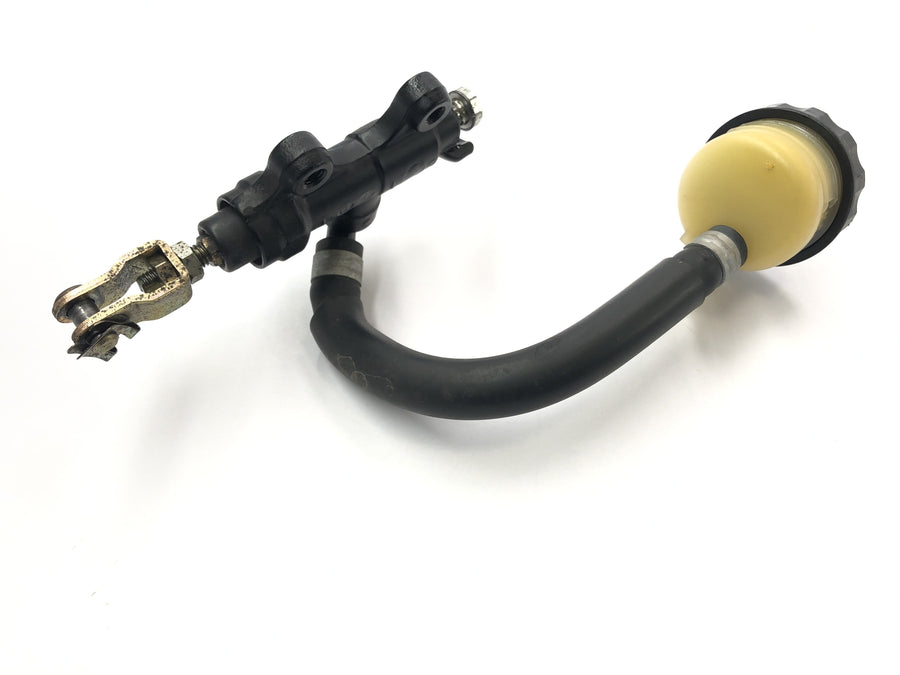 Triumph Daytona 955i T595N [2003] - brake pump at the back main brake cylinder