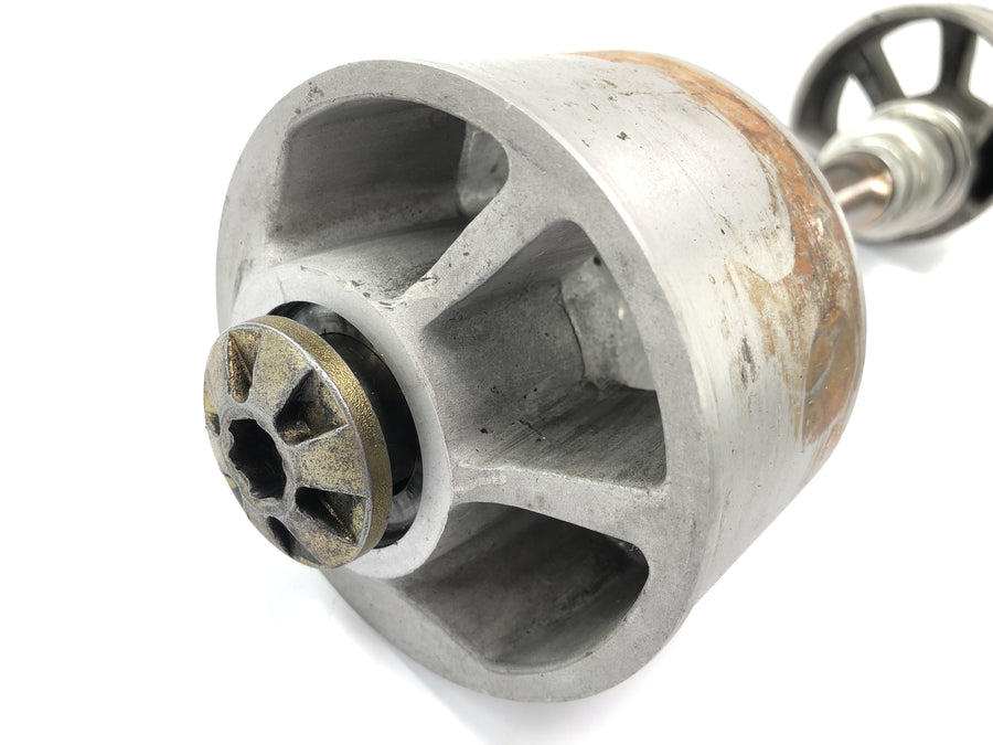 Benelli TNT 1130 [2009] - Rear axle shaft with chain tensioner