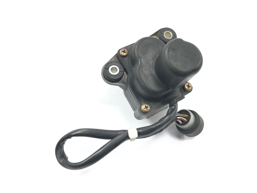 Yamaha V Max 1200 2LT [1998] - Actuator intake system