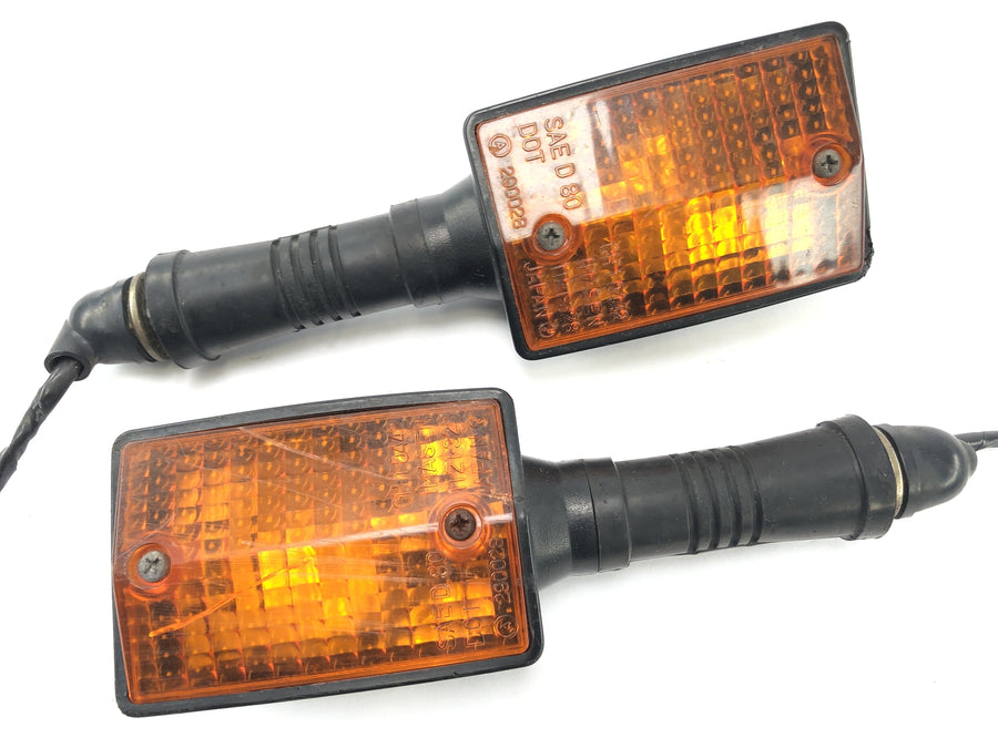 Yamaha XT 600 43F [1985] - turn signal blinker light on the left and right