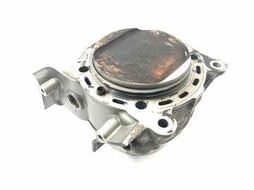 Ducati Multistrada 1200 S Touring [2009] - cylinder with piston at the front