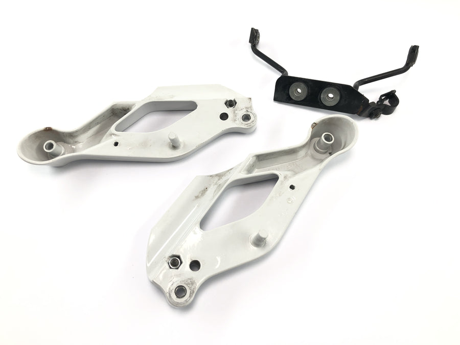 Yamaha MT 03 RM02 [2007] - Lamp holder headlight mount
