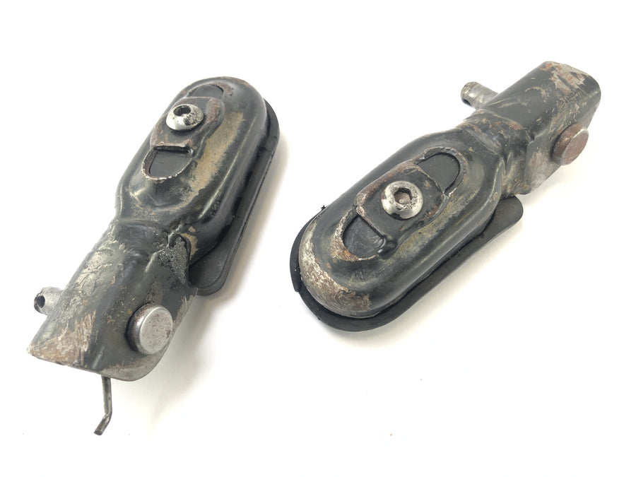 Yamaha XT 125 X [2004] - Rider footrests left and right