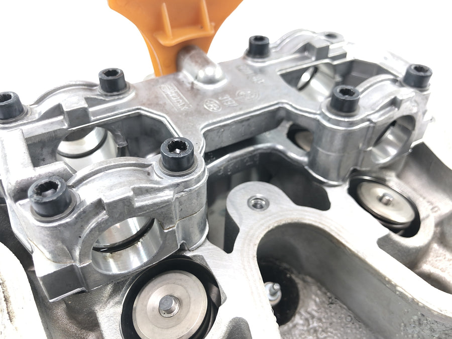 BMW F 650 GS R13 [2000] - Cylinder head valve head with camshaft bearing block