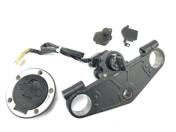 Triumph Daytona 900 T300 [1993] - lock set with fork bridge at the top tank lock seat lock