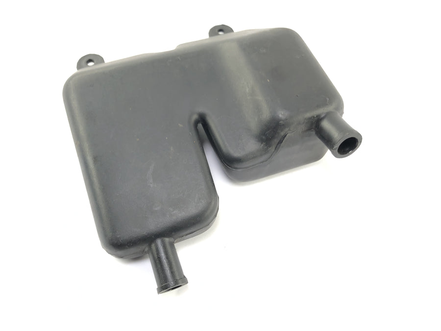 Ducati 900 SS [1991] - Crankcase breather tank