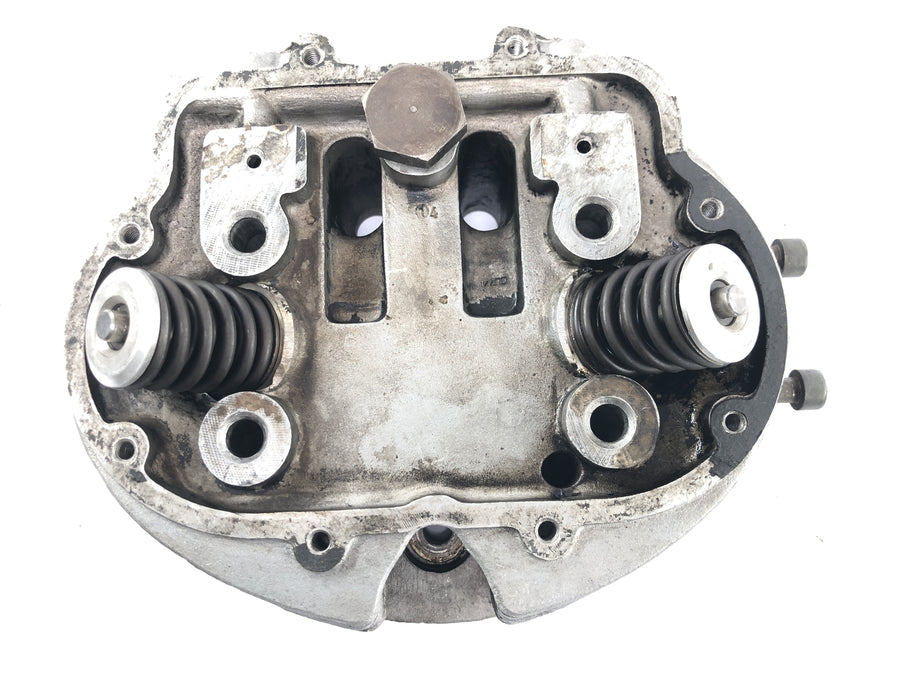 Moto Guzzi V7 Special [1971] - Cylinder head left valve head head engine cylinder head