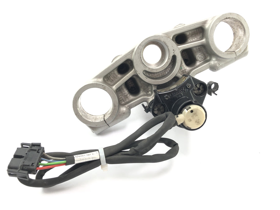 BMW F 650 GS R13 [2002] - locksmith with fork bridge at the top tank lock ignition lock