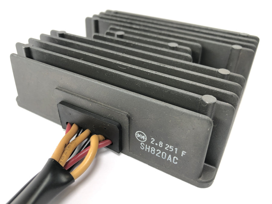 Triumph Sprint ST 1050 [2005] - controller rectifier tension regulator