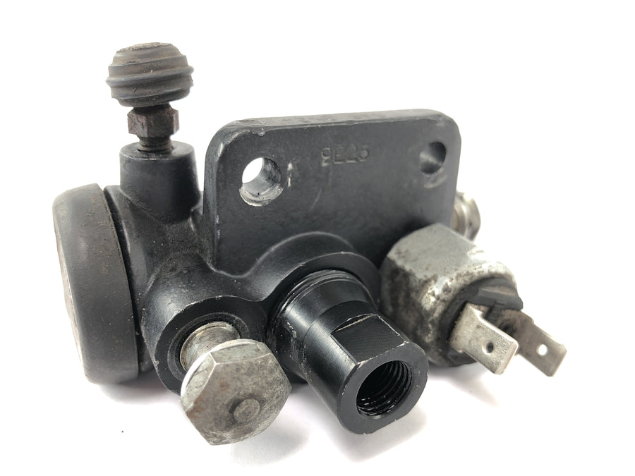 Moto Guzzi California III VY Integrale [1990] - Front brake line distributor