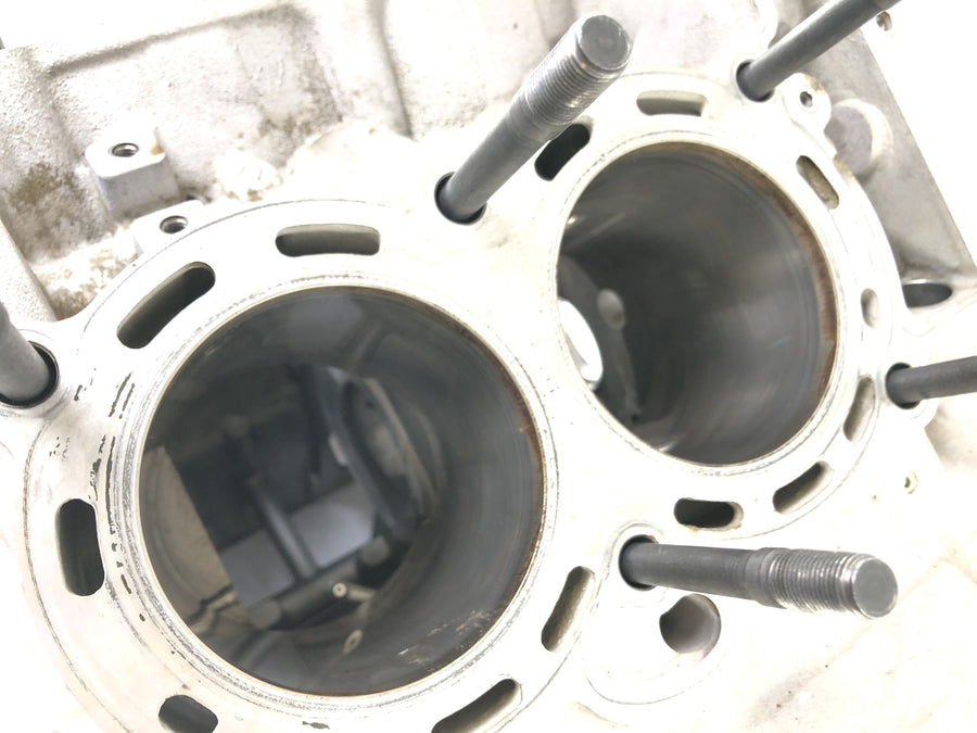 Aprilia RSV4 1000 [2010] - Engine housing empty housing with cylinder liners and pistons