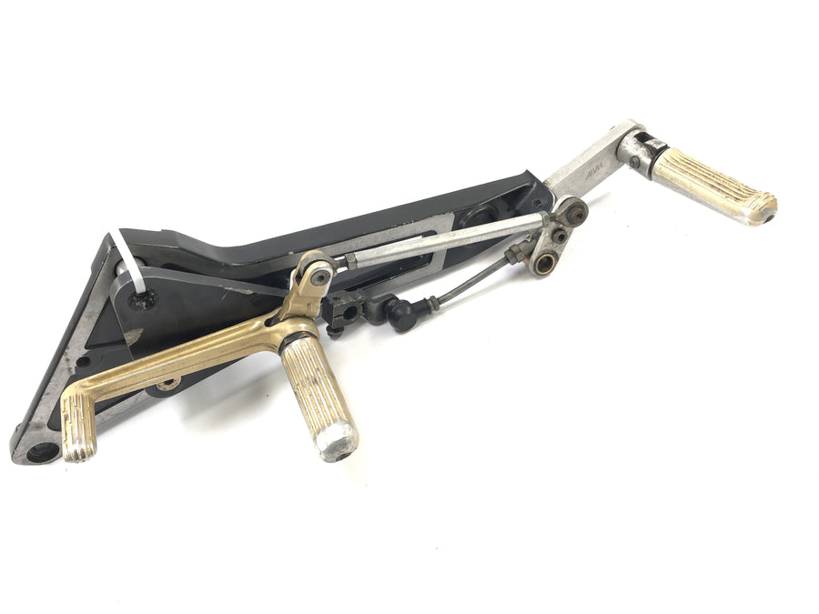 Kawasaki GPZ 1000 RX [1987] - Footrest system Footrest plates with footrests and pedals left and right