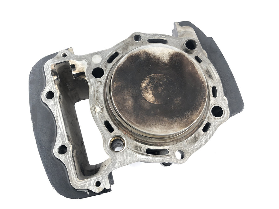 Kawasaki VN 1600 Mean Streak VNT60B [2005] - Front cylinder with piston