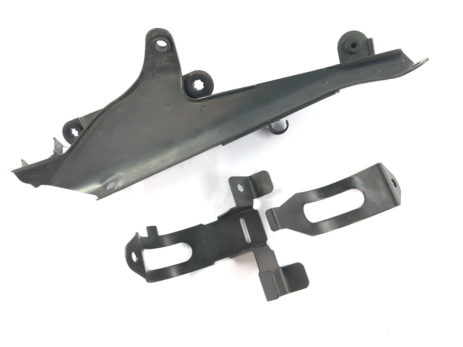 Suzuki Intruder VL 1500 AL [2000] - unit holder